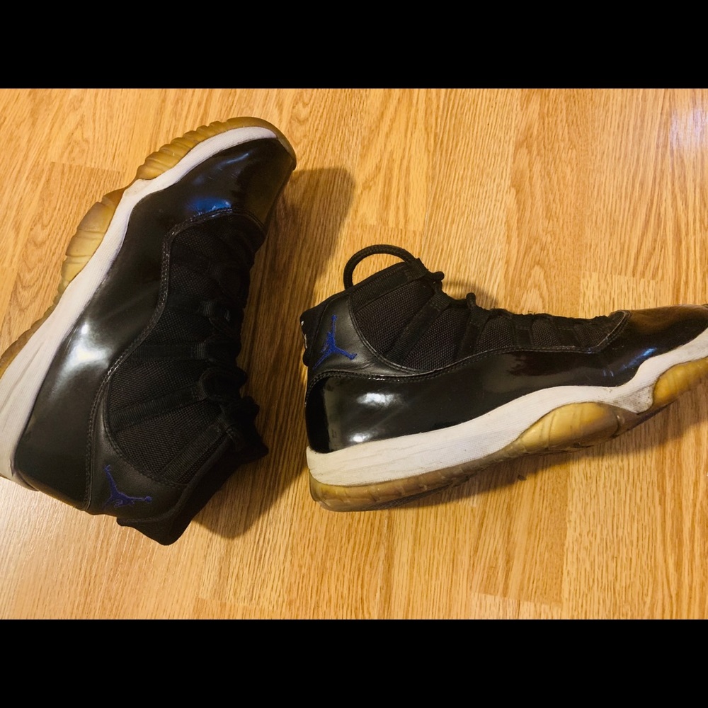 Air Jordan 11 Space Jam